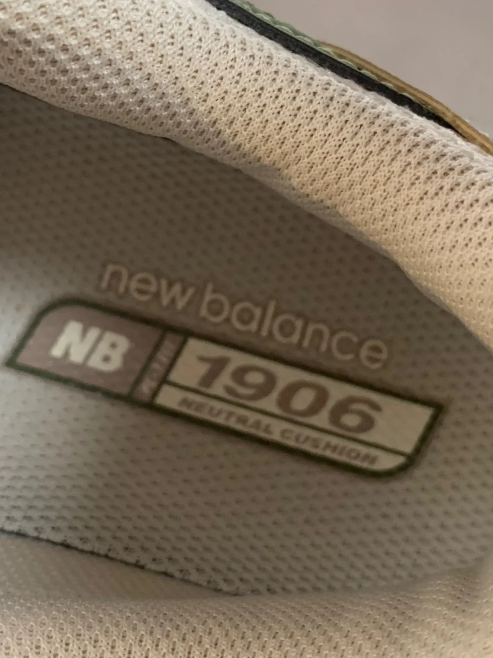 New Balance 1906 Utility M1906NE Linen Dark Olivine sz 8 - like new